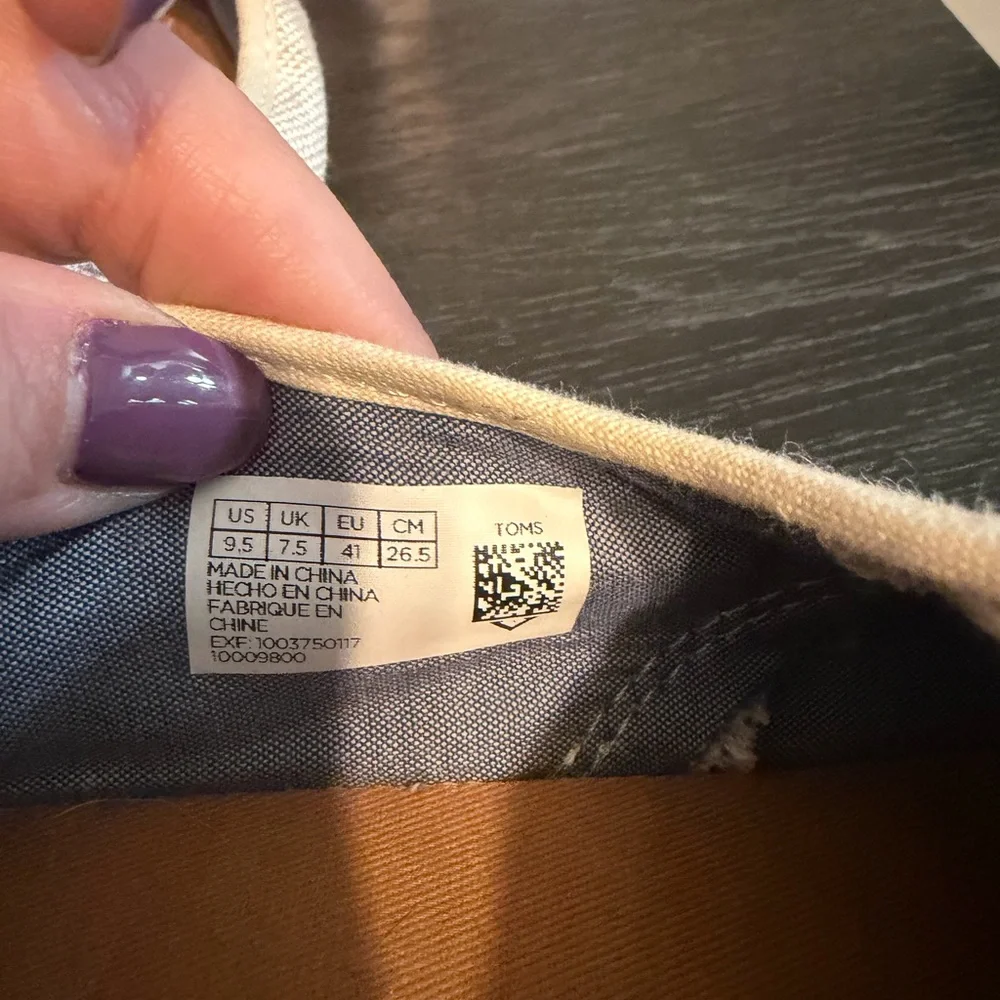 TOMS Classic Espadrilles Beige Canvas Slip On Flats Women’s 9.5